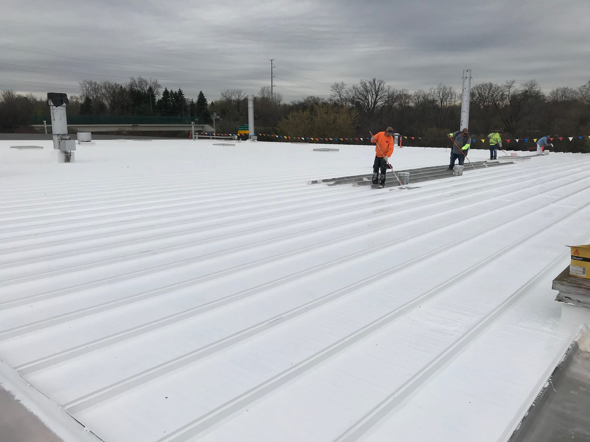 4 Benefits of Installing a Silicone Roof Coating on Your Flat Roof